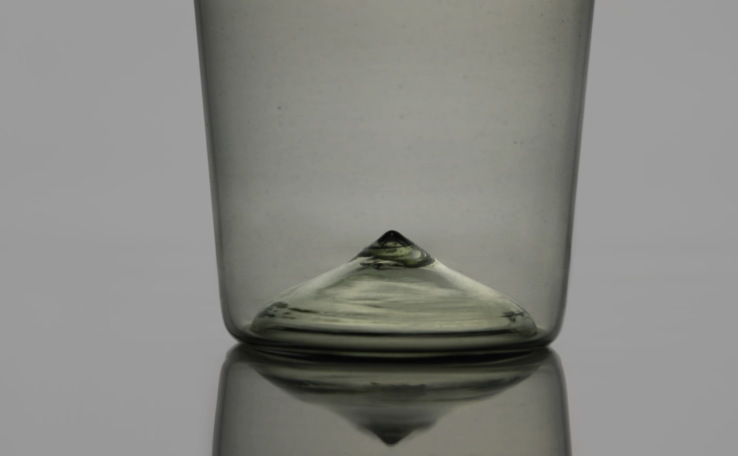 Peter Ivy Vase L | Handblown Glass Vase | kataoka