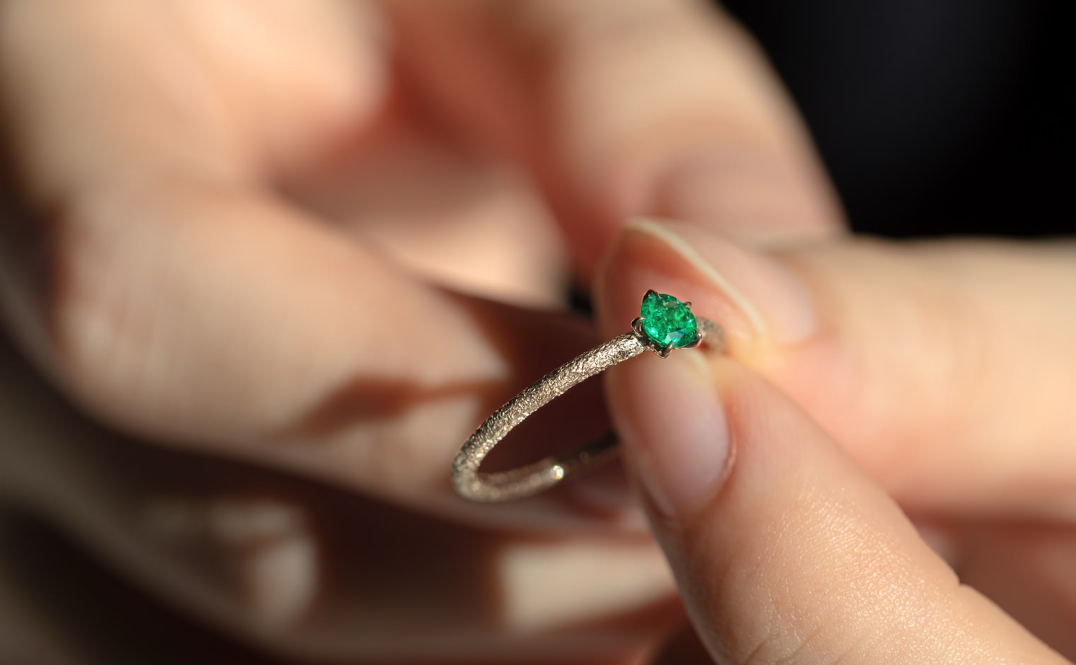 ぽー　エメラルド高貴リング Emerald Stardust Ring | kataoka jewelry