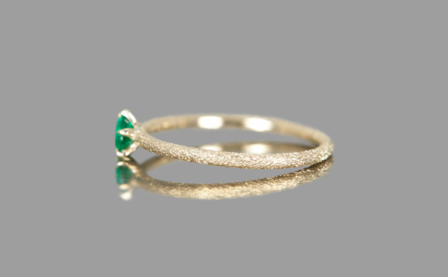 Emerald Stardust Ring | kataoka jewelry
