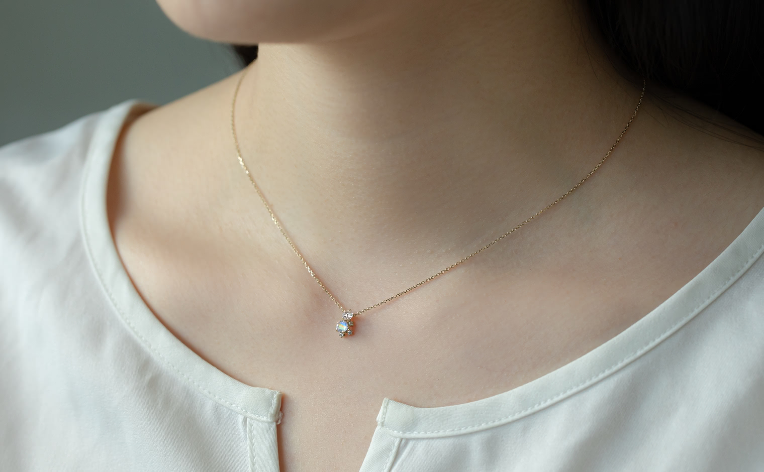 Crest Necklace–Rainbow Moonstone | kataoka jewelry