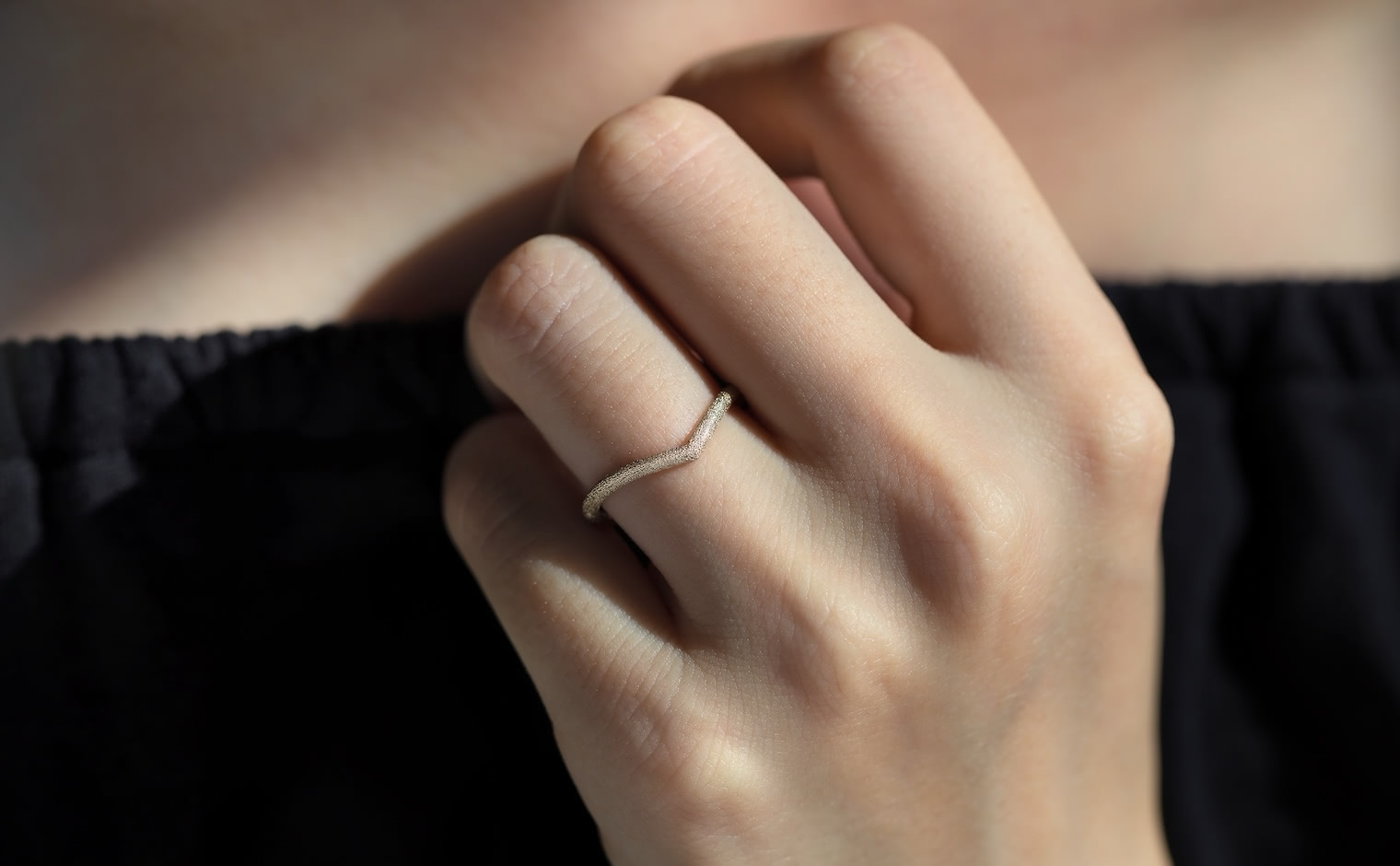 Curved Stardust Ring | kataoka jewelry