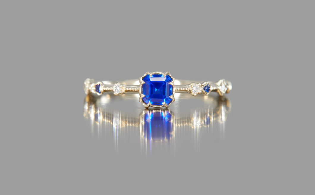 Paeonia Ring–Sapphire