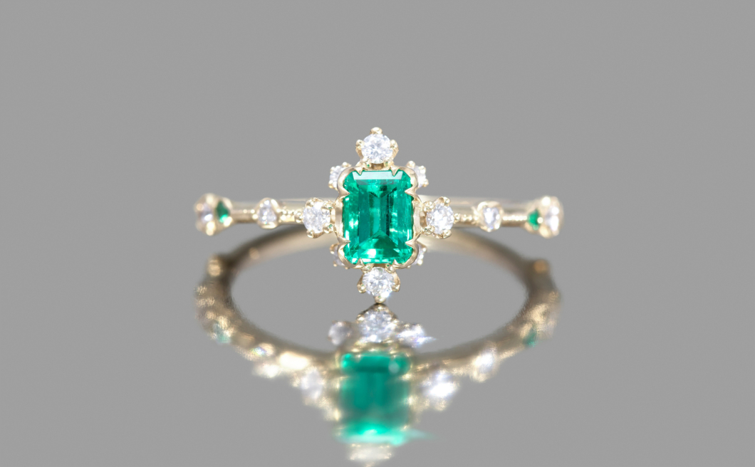 Snowflake Ring Supreme–Emerald