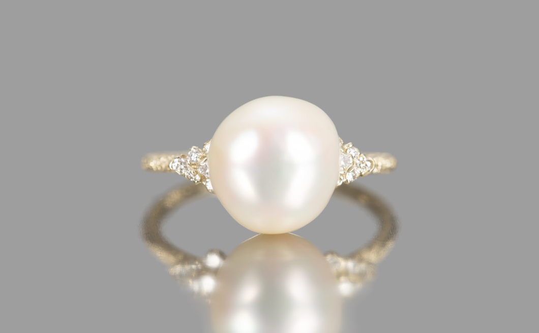 Luna Pearl Stardust Ring