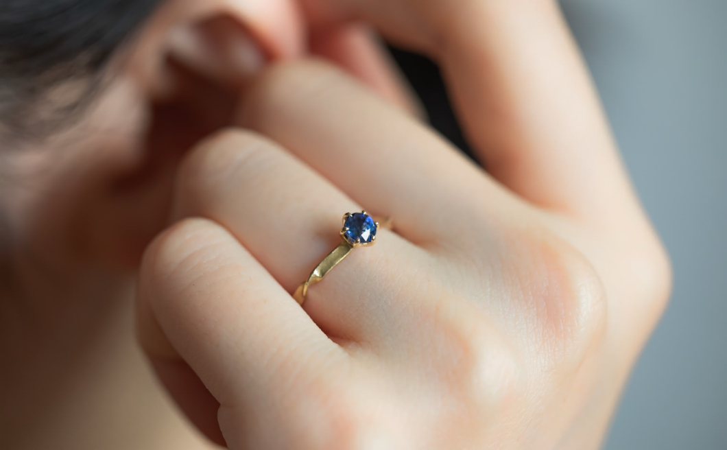 Twisting Solitaire Ring–Sapphire