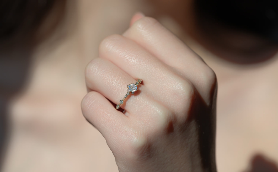 Snowflake Ring–Rainbow Moonstone