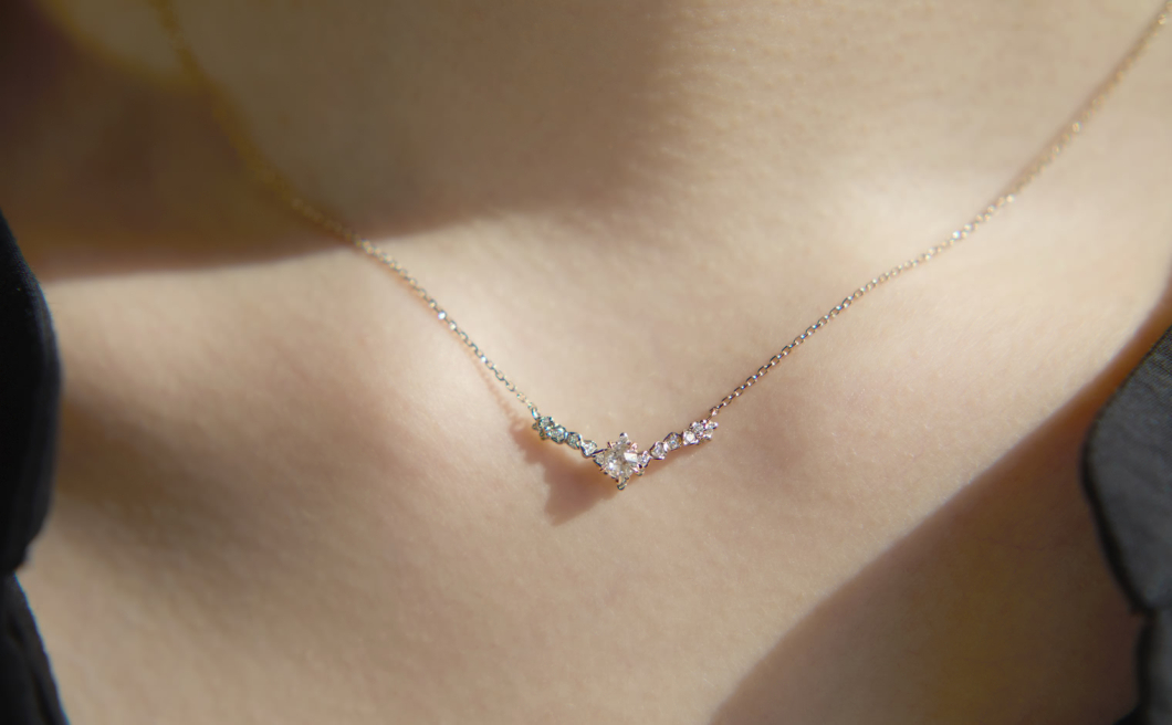 Curved Snowflake Necklace–Diamond