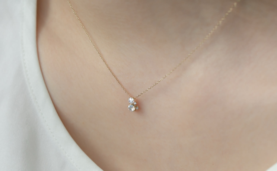 Crest Necklace–Rainbow Moonstone