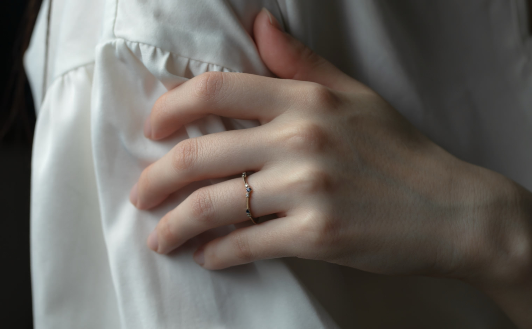 Curved Sapphire Ring Curved Sapphire Ring