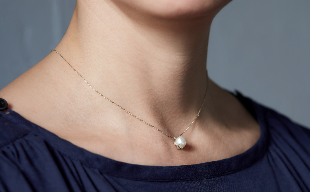 Snowflake Necklace–Pearl
